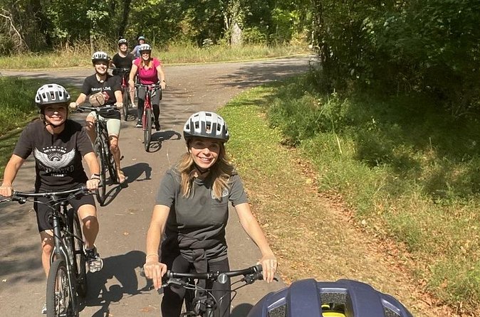 4 Hour 7-speed Bike Rental to Explore Nashville - Pedaling into East Nashville