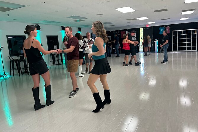 Beginner's Two Step and Country Swing Dancing Class - The opening demonstration with spins and dips