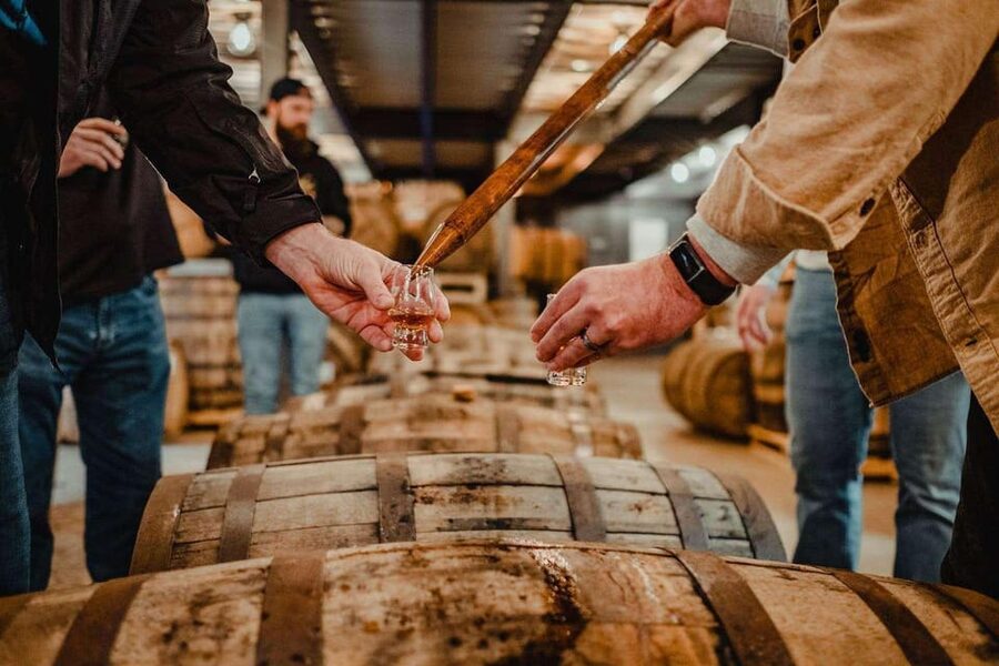 Bootleg & Barrels: A Tennessee Whiskey Tasting Experience - Why the guide matters more than the glass
