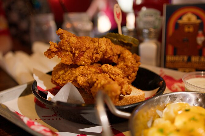Downtown Nashville Food Tour With Sidewalk Food Tours - Tennessee barbecue at Peg Leg Porker