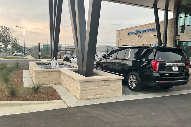 First class limo in Nashville, Tennessee luxury car - Chauffeurs, safety, and the details that matter