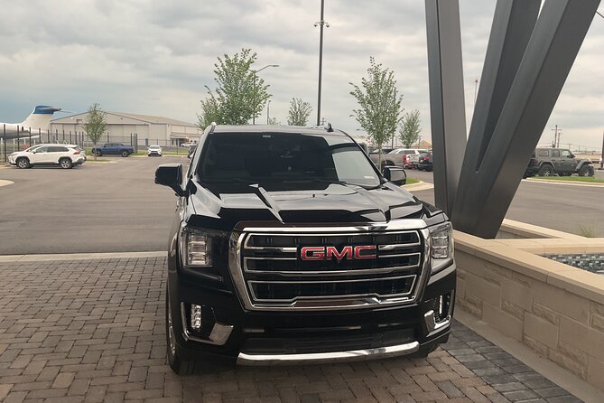 First class limo in Nashville, Tennessee luxury car - Comfort, privacy, and useful inclusions