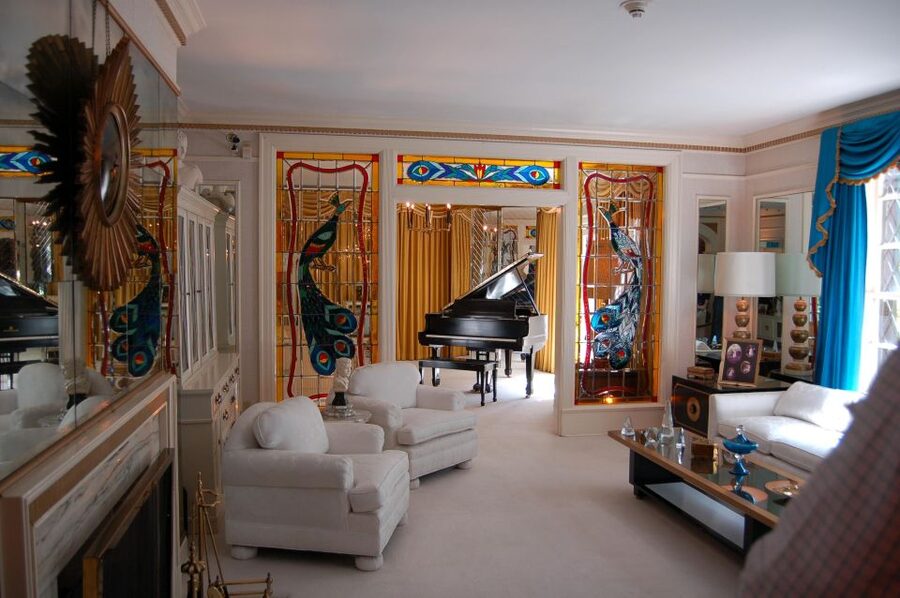 From Nashville: Memphis Tour with Graceland VIP Access - Four hours on the road, made easier