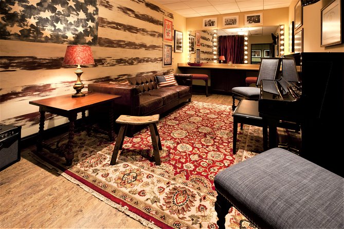 Grand Ole Opry House Guided Backstage Tour in Nashville - What guides add to the hour
