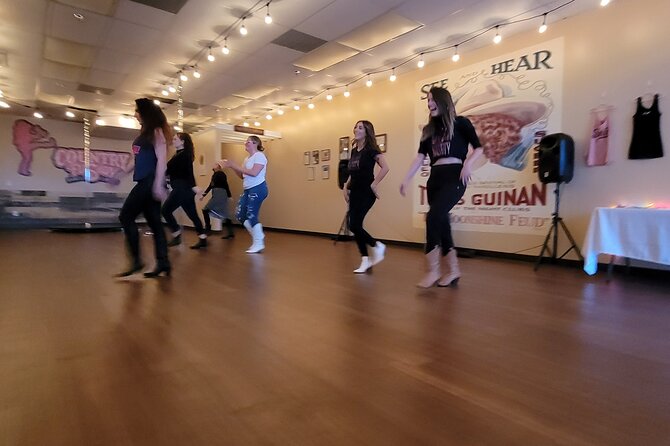 Line Dance Lesson in Nashville: Country Fusion Class - Learning the Nashville two-step mindset at Music Valley Drive