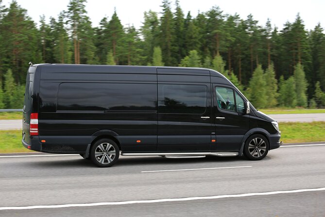 Nashville Airport Private Transportation for 6-13 Passengers - One Ride for a Nashville Group of Six to Thirteen