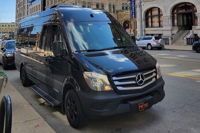 Nashville Airport Private Transportation for 6-13 Passengers - The Airport-to-Hotel Ride