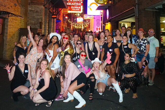 Nashville Bar Crawl with VIP Club Entrance and Bonus Shots - The guides can make or break the night