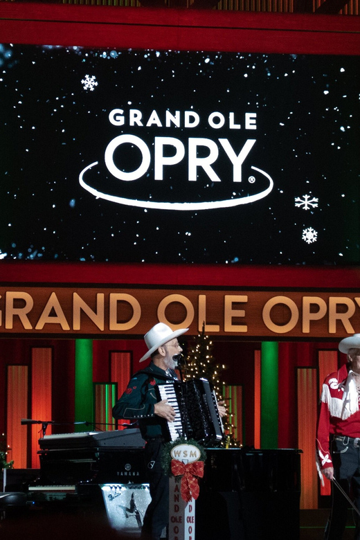 Nashville: Country Christmas Music Show at the Opry House - Should You Book Opry Country Christmas?