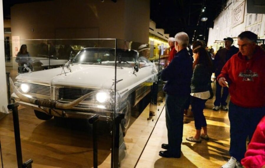 Nashville: Country Music Hall of Fame and Museum - American Currents and the changing face of country music