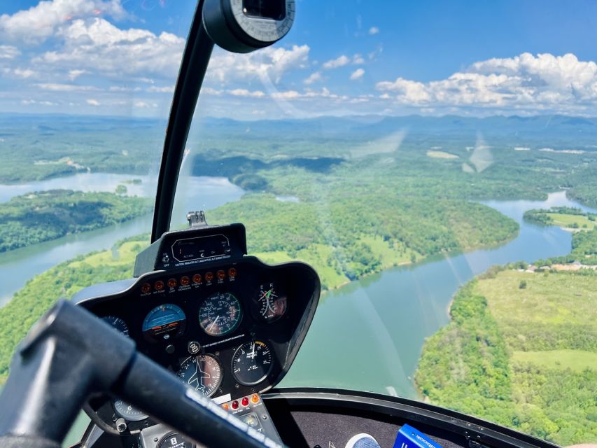 Nashville: Downtown Helicopter Experience - Nissan Stadium and the downtown view