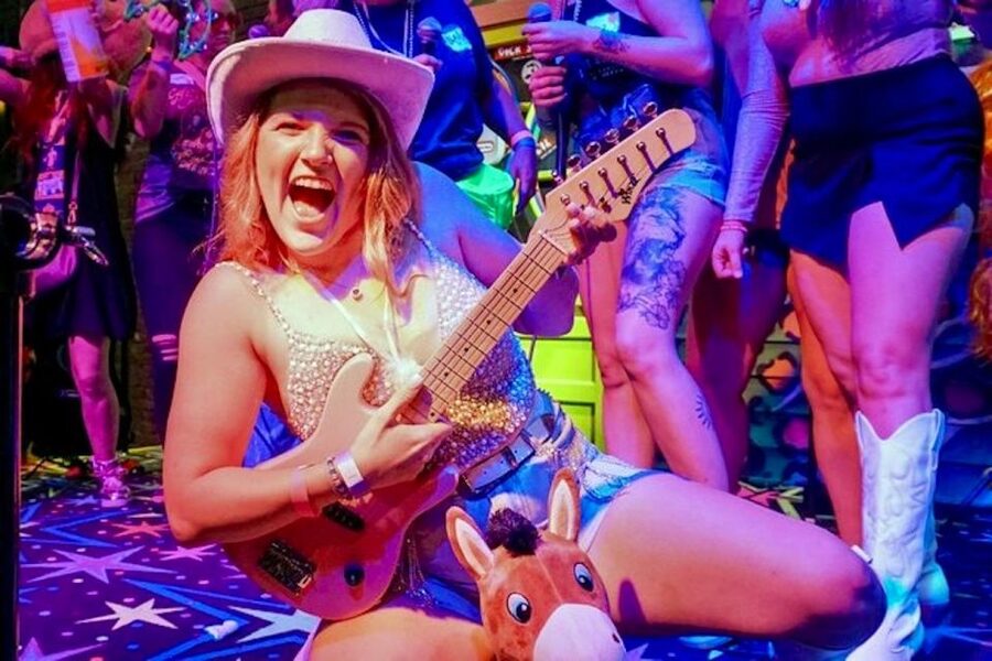 Nashville: Exclusive Entry and Special Offers VIP Bar Crawl - Games, party names, and meeting people