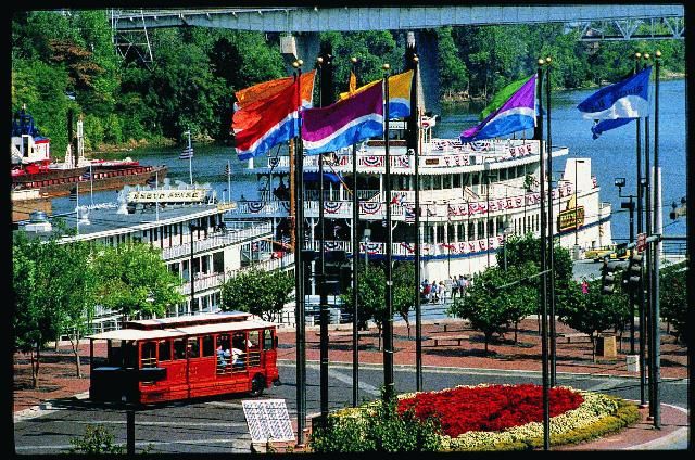 Nashville: General Jackson Showboat Lunch Cruise - Boarding a large paddlewheel riverboat