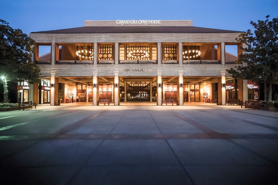 Nashville: Grand Ole Opry Show Ticket - The 7 PM show: what happens during the evening