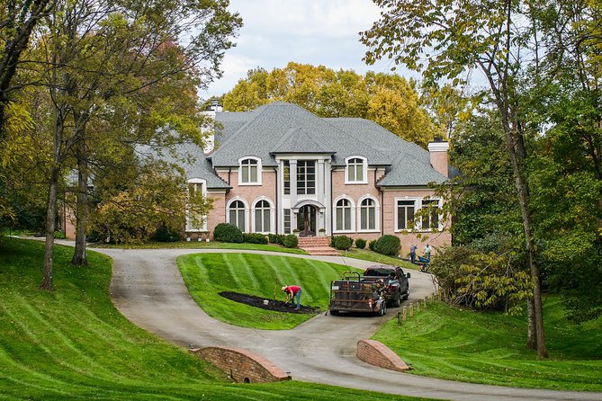 Nashville "Homes Of The Stars" Narrated Bus Tour with 30+ Celebrity Homes - The first half: celebrity homes and Nashville neighborhoods