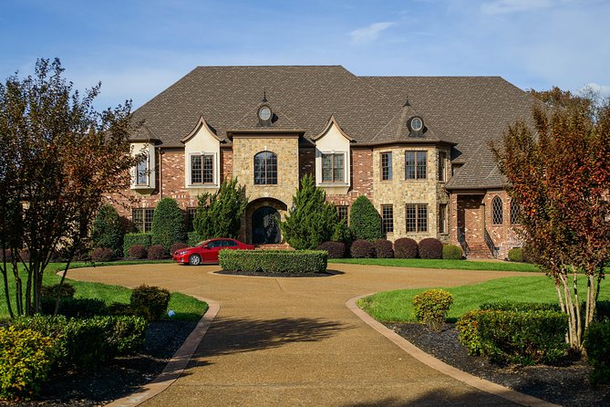 Nashville "Homes Of The Stars" Narrated Bus Tour with 30+ Celebrity Homes - Why the guide matters more than the address list