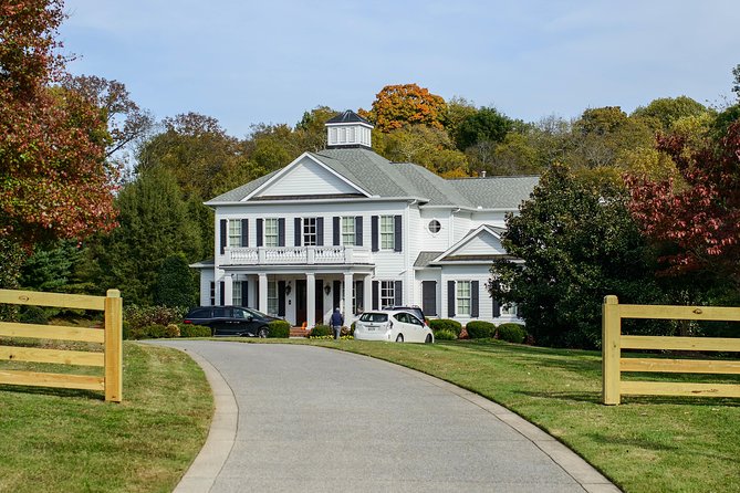 Nashville "Homes Of The Stars" Narrated Bus Tour with 30+ Celebrity Homes - Who should book this two-hour ride?