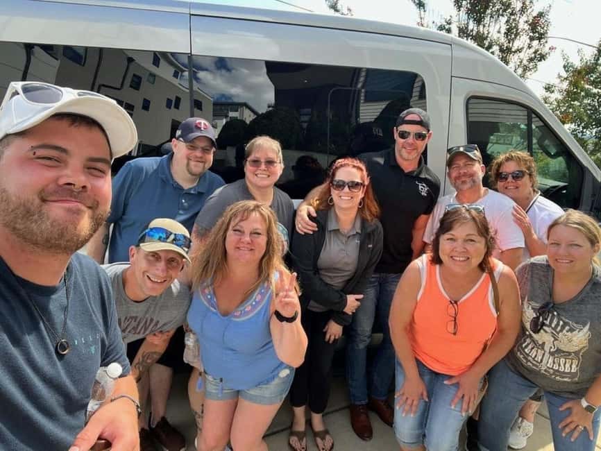 Nashville: Jack Daniel's Distillery Tour with BBQ and Music - The return bus brings back the guitar