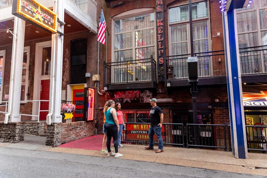 Nashville: The Ryman, Tootsies, Broadway, & Printer's Alley - Why this downtown walk works so well