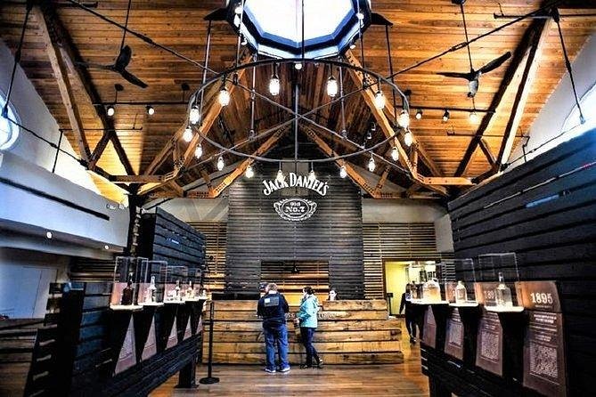 Nashville to Jack Daniel's Distillery Bus Tour + Whiskey Tastings - The drive through Shelbyville and Moore County