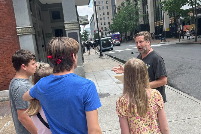 Nashville True Crime Walking Guided Tour - Printer’s Alley: a TV star and an unusual solving tool