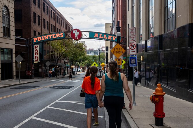 Nashville Unveiled History Highlights and Hacks Walking Tour - Bicentennial Capitol Mall State Park