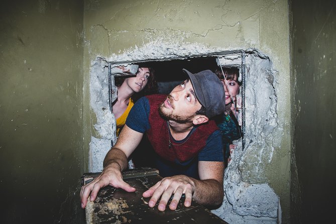 Prison Break Escape Experience - Inside the Nashville prison-break room