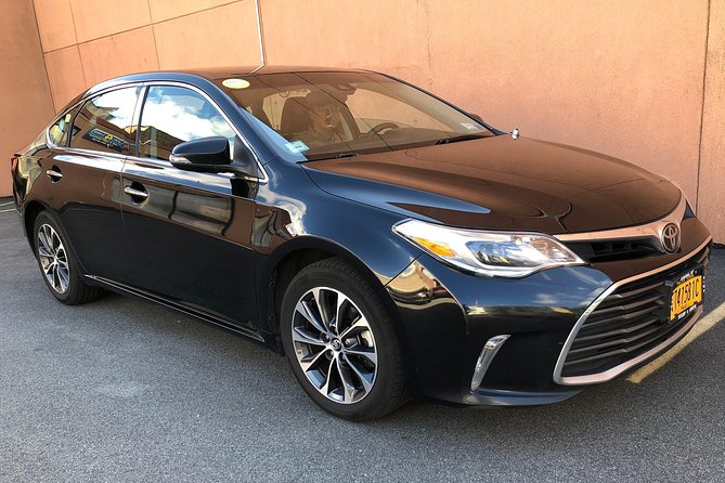 Private Arrival Transfer from Nashville Airport (BNA) to Downtown Nashville - Choosing between a sedan and an SUV