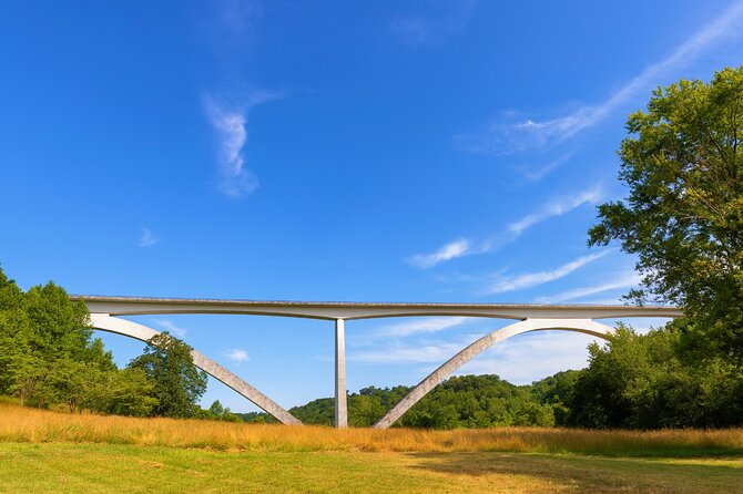 Self-Guided Audio Driving Tour in Natchez Trace Parkway - Meriwether Lewis Park Connects the Road to Exploration